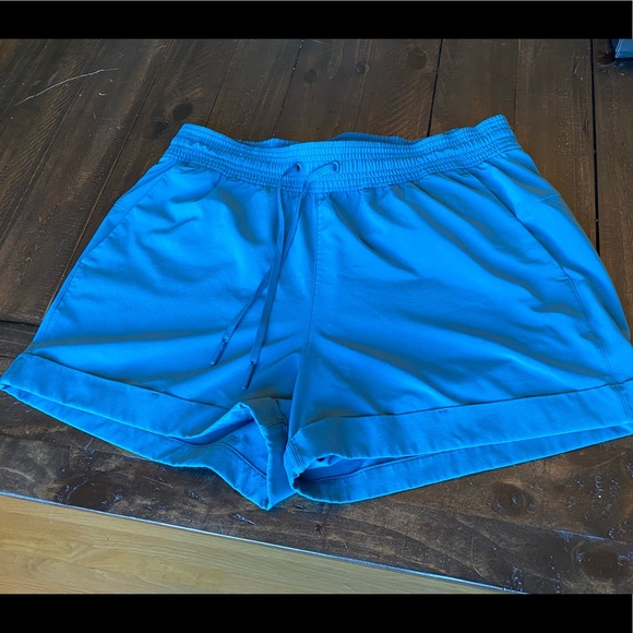 lululemon athletica Pants - Like NEW Lululemon - Shorts